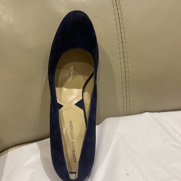 NWOT. LADIES blue suede heels, Adrienne Vittadini. Size 10M - Picture 7 of 7
